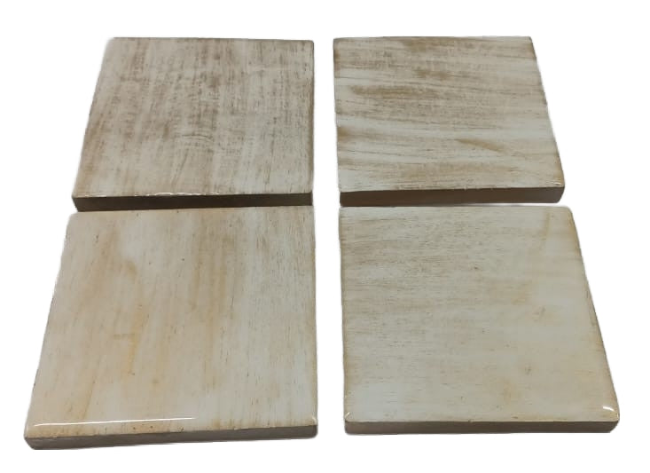 8021-06-0 VIER UNTERSETZER FÜR GLÄSER viereckig MIT MOTIV GOLD/WEISS